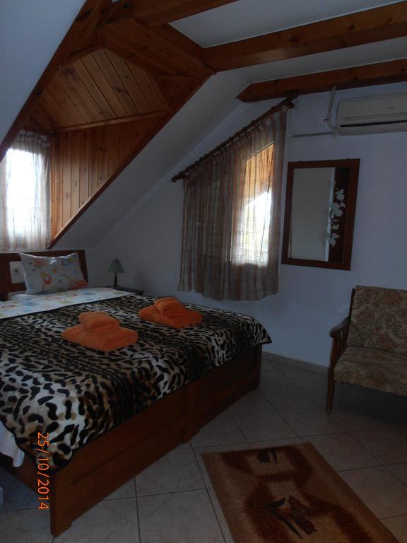 Guesthouse Agnandi Като-Лутракі Номер фото