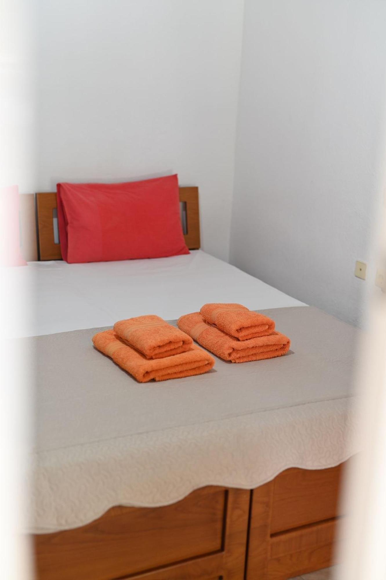 Guesthouse Agnandi Като-Лутракі Екстер'єр фото