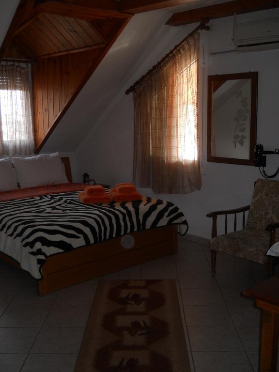 Guesthouse Agnandi Като-Лутракі Номер фото