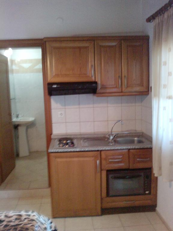 Guesthouse Agnandi Като-Лутракі Номер фото